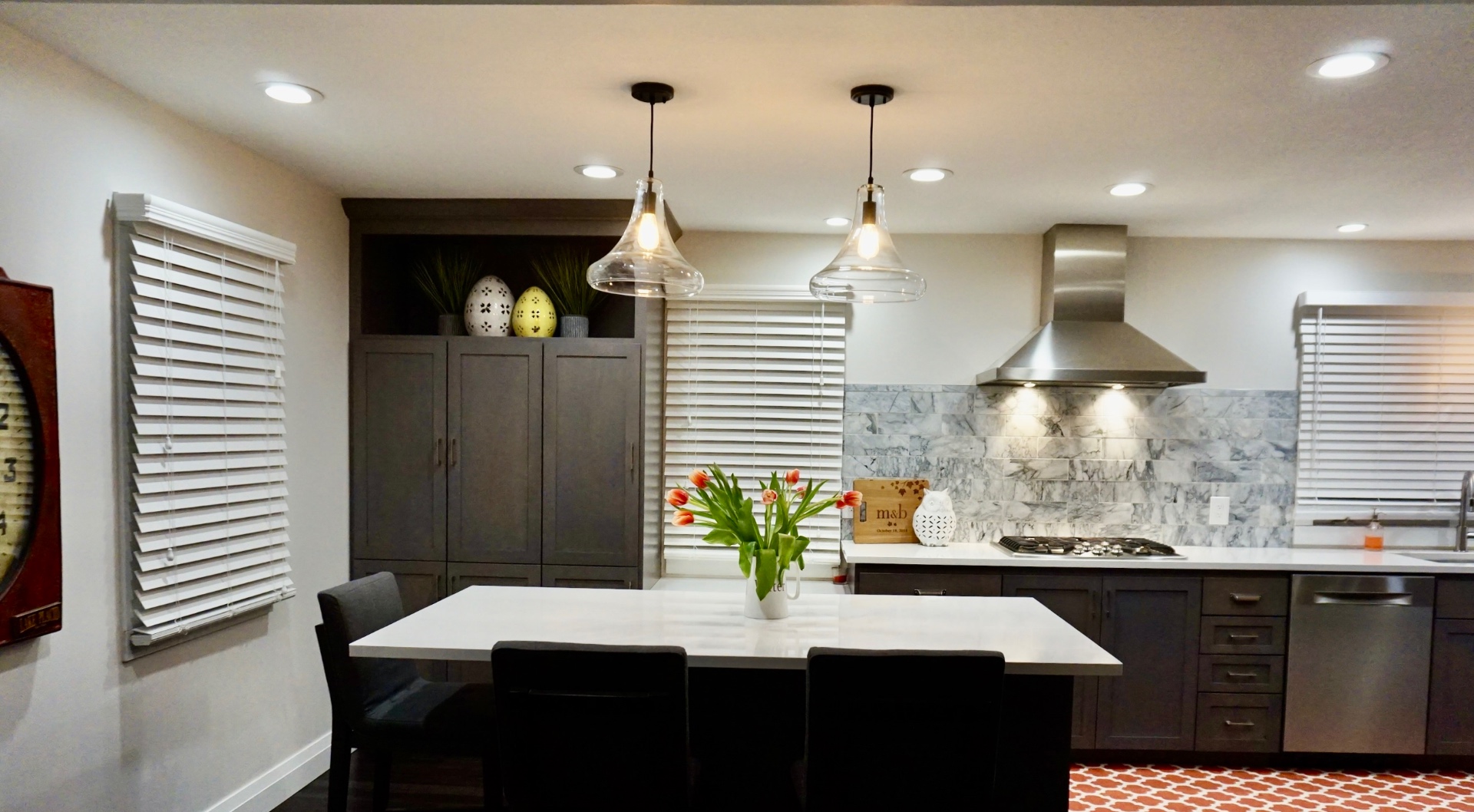 Golden Valley kitchen dining island with pendant lighting